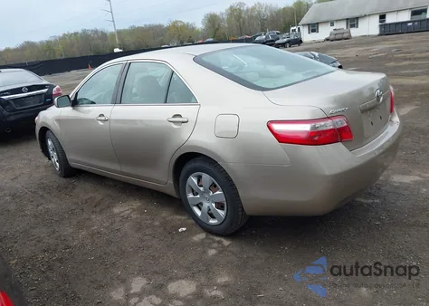 2007 Toyota Camry Le z USA, uszkodzony, nr VIN 4T1BE46K27U089062